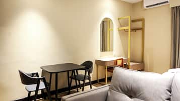 Zweibettzimmer | Zimmersafe, Bügeleisen/Bügelbrett, kostenloses WLAN