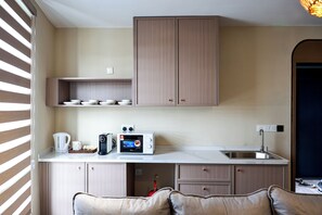 In-room safe, iron/ironing board, free WiFi - Kivana Suite, Vetro 11 by Ayuhouz (Kota Kinabalu)