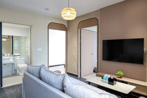 Executive Suite, Sea View | In-room safe, iron/ironing board, free WiFi - Kivana Suite by Ayuhouz (Kota Kinabalu)