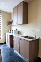 Studio Suite, Hill View | In-room safe, iron/ironing board, free WiFi