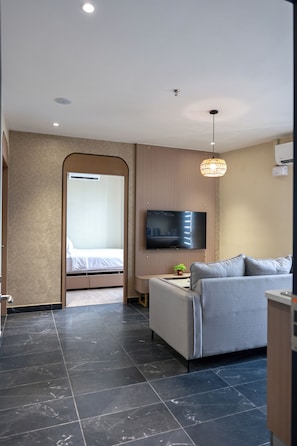 2-Bedroom Hillview Suite  | In-room safe, iron/ironing board, free WiFi - Kivana Suite, Vetro 11 by Ayuhouz (Kota Kinabalu)