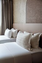 Executive Suite, Sea View | In-room safe, iron/ironing board, free WiFi