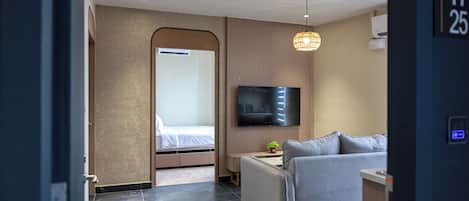 Studio Suite, Hill View