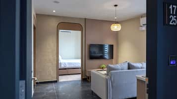 Executive Suite, Sea View | In-room safe, iron/ironing board, free WiFi