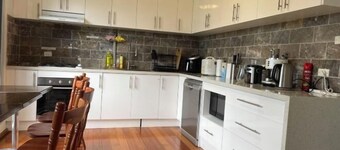 3 Bed room Villa 19 Mins to Melbourne center