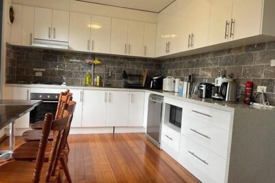 3 Bed room Villa 19 Mins to Melbourne center