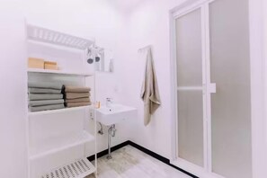 Free toiletries, slippers, bidet - Yuzawa Onsen Lodge House B (Minamiuonuma)