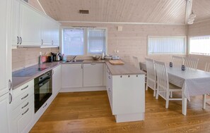 Frigorifero, forno, piano cottura, lavastoviglie