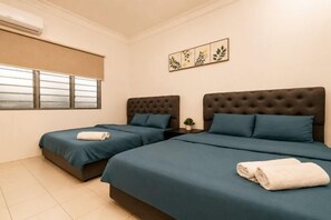 Iron/ironing board - Batu Pahat Sri Jaya Villa 4BR 18pax (Simpang Kanan)