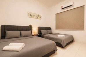 Iron/ironing board - Batu Pahat Sri Jaya Villa 4BR 18pax (Simpang Kanan)