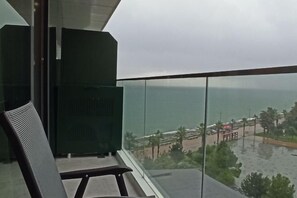 Property grounds - Sea side apartment in "Batumi View" (Batumi)