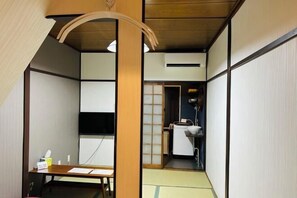 Room - IIMO　House (Kyoto)