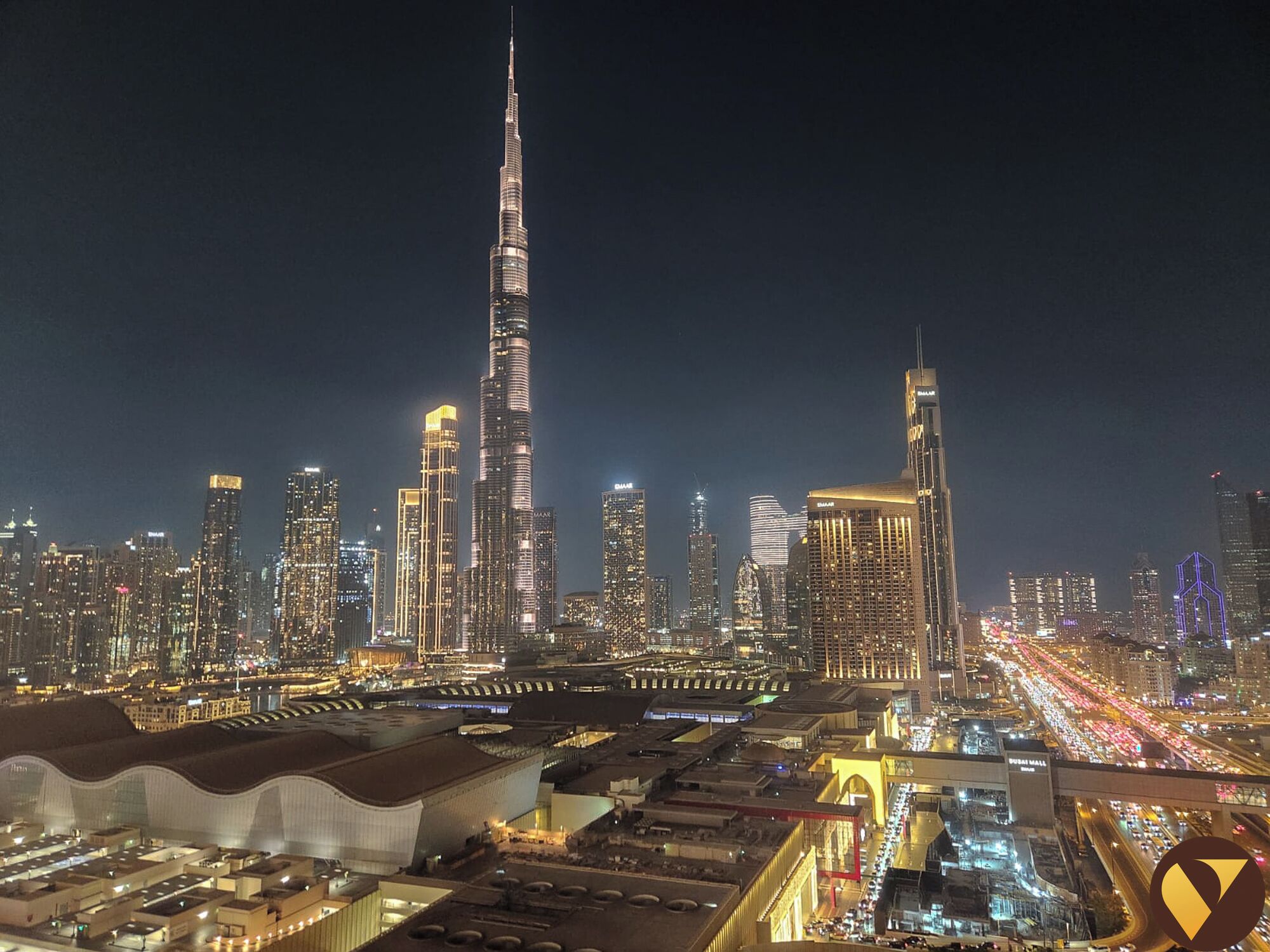 Bagian depan properti - sore/malam