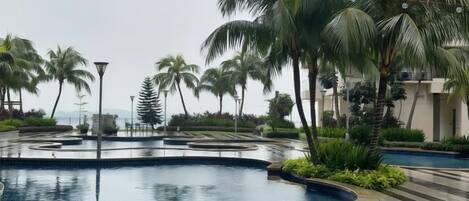 حمام سباحة خارجي