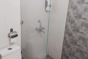 Cribs/infant beds - Gallivanto Inn (North Delhi)