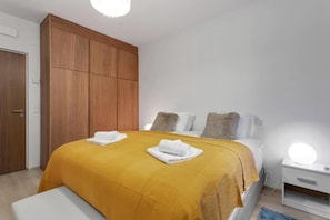 Appartement Luxe, vue jardin | Fer et planche à repasser, Wi-Fi gratuit