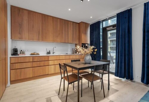 Premium Downtown Queen Apartment KARTULI