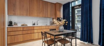 Premium Downtown Queen Apartment KARTULI