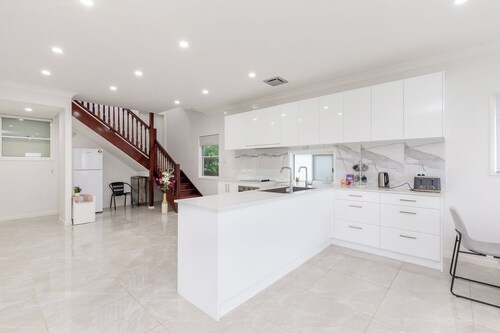 Entire House close to CBD South Bank