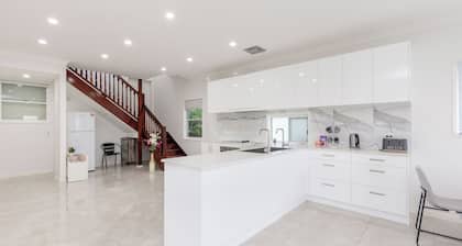 Entire House close to CBD South Bank