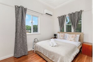 5 chambres, fer et planche à repasser, Wi-Fi, draps fournis