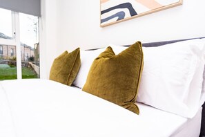 2 Schlafzimmer, Schreibtisch, Bügeleisen/Bügelbrett, kostenloses WLAN