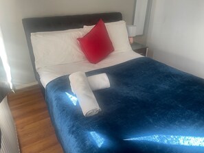 2 habitaciones, tabla de planchar con plancha y wifi gratis 