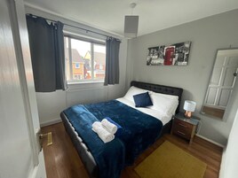 2 habitaciones, tabla de planchar con plancha y wifi gratis 