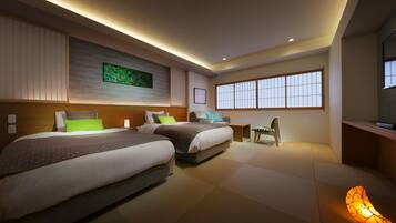 Standard tvåbäddsrum - utsikt mot staden | Värdeförvaringsskåp på rummet och gratis wi-fi