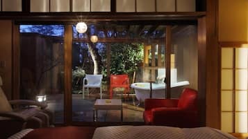 Twin Room | In-room safe, free WiFi