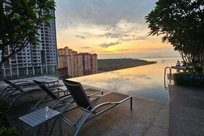 Kolam renang terbuka