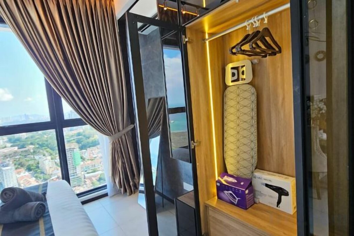 Cozy 3-bedroom And 1-living Room Suite
