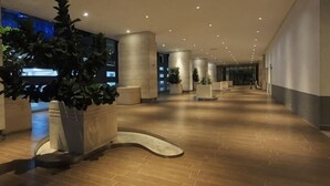 A spacious hallway with a curved floor design, potted plants, and a modern architectural style. - The Elements @ Ampang (Kuala Lumpur)