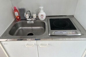 Private kitchen - Higashi Shinjuku Station is a 3-minute walk, Shin-Okubo Station is a 7-minute walk,Shinjuku Station (Tokyo)