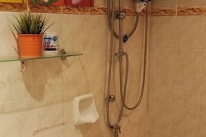 Bathroom - Beautiful Suria Kipark Damansara 3R2B Apartment (Batu)