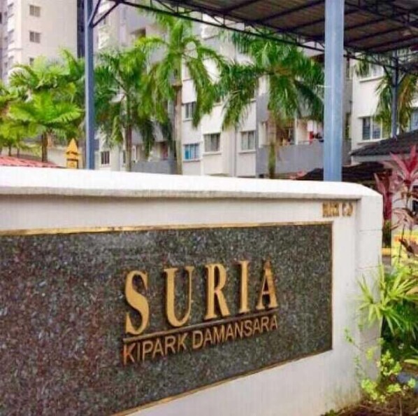 Exterior - Beautiful Suria Kipark Damansara 3R2B Apartment (Batu)