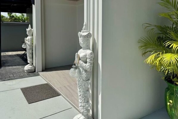 تفاصيل الفندق من الخارج