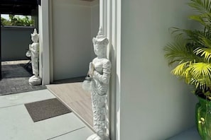 Exterior detail - SwanPP (Hang Dong)