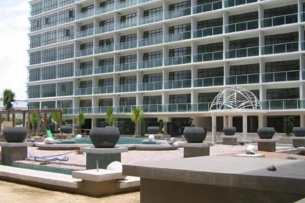 Exterior - 03-2 pax Palazio Mount Austin Wifi (Johor Bahru)