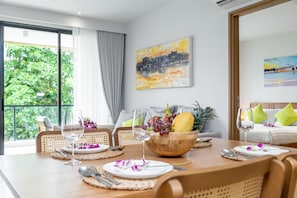 Apartment, 2 Bedrooms, Balcony | In-room dining