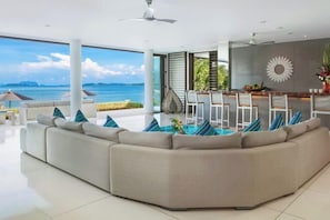 Bar (en la propiedad)