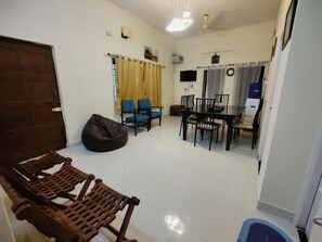 Family Villa, Balcony, City View | Living area