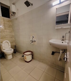 Superior Villa, Balcony, City View | Bathroom | Shower, free toiletries, hair dryer, towels