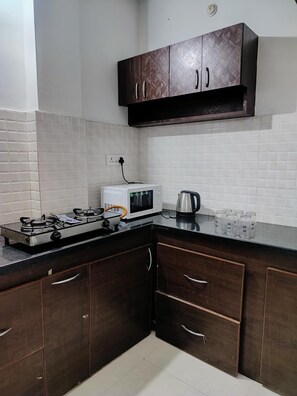 Superior Villa, Balcony, City View | Private kitchen | Fridge, microwave, oven, stovetop