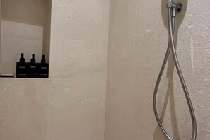 Iron/ironing board - Martinengo30 - Milano Metro M3 (Milan)