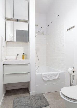 Apartment | Bathroom