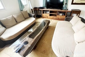 Living area - Yonna Yonna よんなよんな (Miyakojima)