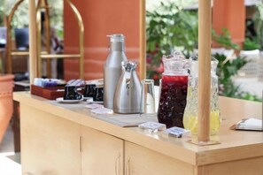 Outdoor dining - Pristine Mara Bay Lodge (Koyaki)