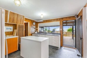 Room - Tranquil Haven 2 Br and 1.5 BA Villa (Auckland)