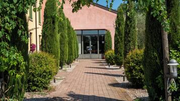 Pintu masuk hartanah